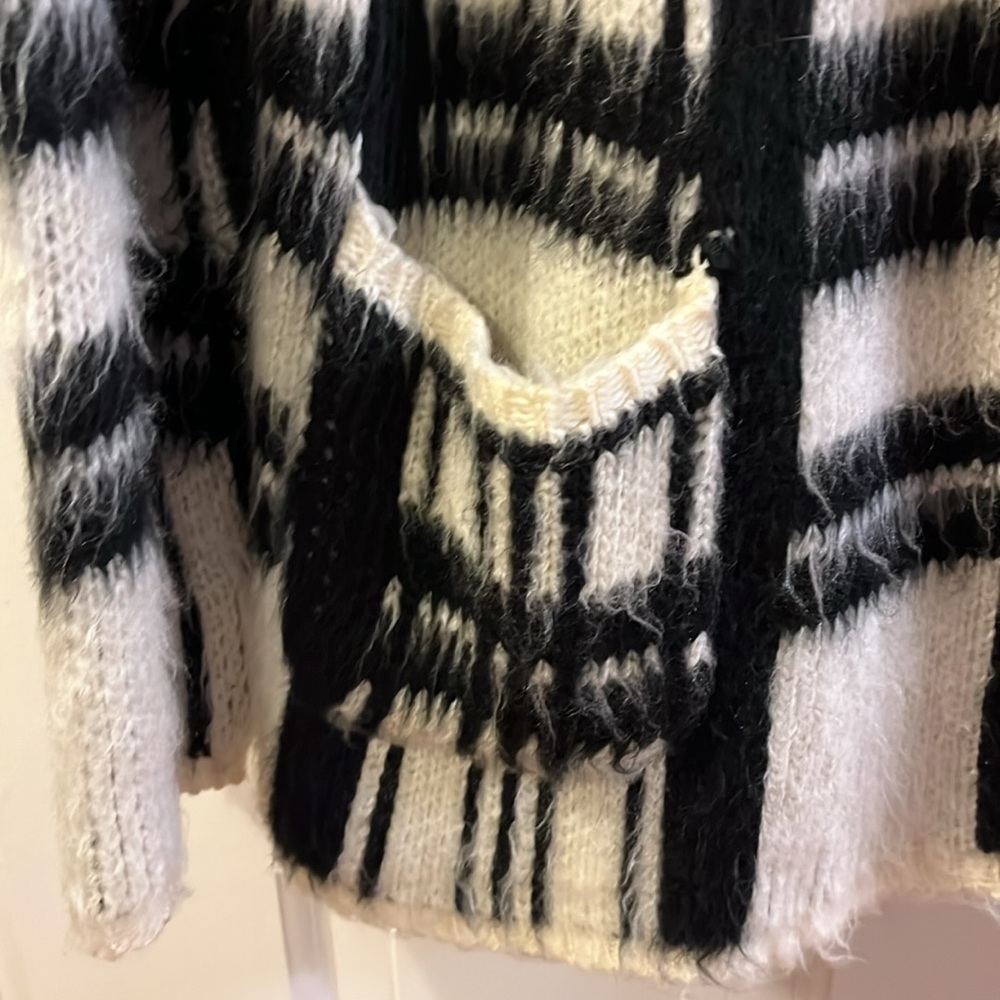 Ladies sweater/jacket - Picture 4 of 7